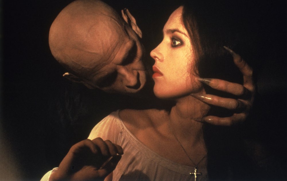 nosferatu-the-vampyre-1979-002-klaus-kinski-holding-isabelle-adjani-in-profile.jpg